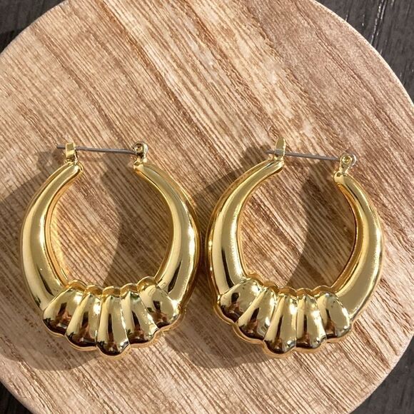 NWT Fashion Earrings Textured Hoop Earrings -‎ Gold tone - Picture 7 of 9